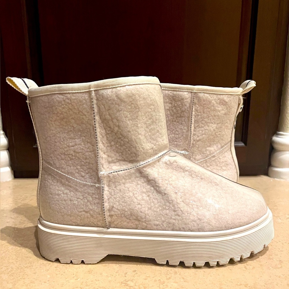 STEVE MADDEN Off-White Darth Boucle Boots - SZ 9 1/2